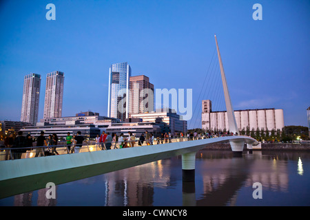 Puente De La Mujer Brücke in Puerto Madero, Buenos Aires, Argentinien. Stockfoto