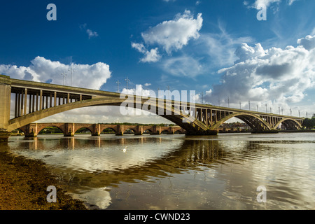 Alte und neue Brücken in Berwick-upon-Tweed Stockfoto