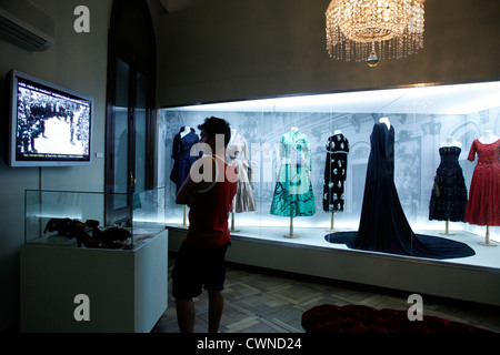 Kleider im Evita Museum in Palermo, Buenos Aires, Argentinien. Stockfoto