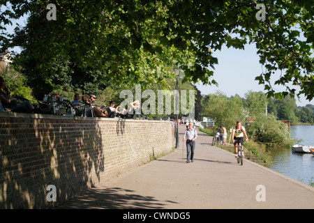 River Bank in Richmond Upon Thames Surrey Stockfoto