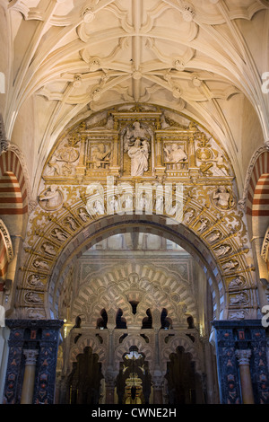 Kathedrale Mezquita (Moschee) maurische Arabische und christliche historische Innenarchitektur in Cordoba, Spanien Stockfoto