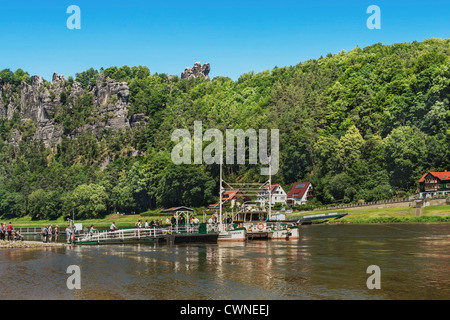 Reaktion (Seilfähre) Fähre im Kurort Rathen auf dem Fluss Elbe, Sachsen, Sächsische Schweiz, Europa Stockfoto