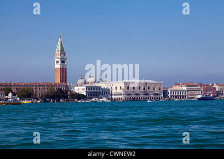 Blick vom Guidecca in Richtung Markusplatz und der Dogenpalast Palace, Venedig, Italien Stockfoto