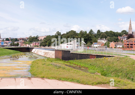 Karottenhosenträger Wehr Flut Abwehrsystem. Exeter Devon England Stockfoto