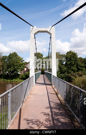 Karottenhosenträger Wehr Hängebrücke. Exeter, Devon, England. Stockfoto