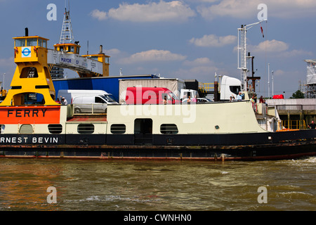 Woolich Ferry Terminal, Auto, Fähre, Kreuze Thames River, tägliche Pendeln für Pkw, LKW, Greenwich, Themse, London Stockfoto