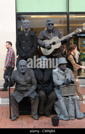 Menschliche Statuen an der Dublin City Centre Street. Republik von Irland. Stockfoto