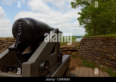 Kanone mit Blick auf James Fluss Drewry Bluff, Teil von Richmond National Battlefield Park Stockfoto