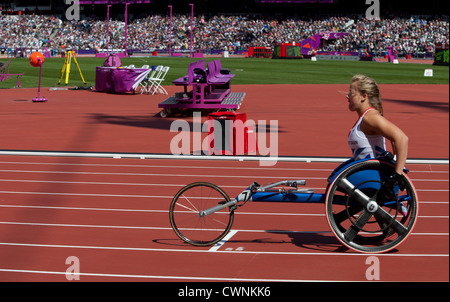 Großbritanniens Hannah Cockroft feiert nach der Qualifikation für die Frauen T34 100m Finale bei den Paralympischen Spielen 2012 in London Stockfoto