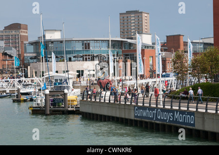 Gunwharf Quays Marina Unterhaltung & shopping Komplex Portsmouth Harbour England UK Portsmouth Hafengebiet Stockfoto