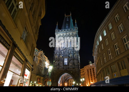 Prag - der Pulverturm, Prasna Brana - am Ende der Celetna Straße Stockfoto