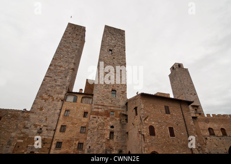 SAN GIMIGNANO, Italien - APRIL 04: Ansicht der Piazza del Duomo am 4. April 2012 in San Gimignano, Italien. Die mittelalterliche Stadt San Gi Stockfoto