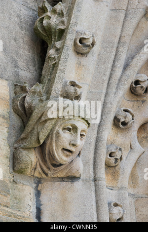 Geschnitzten Stein Womans Kopf auf dem Turm der Universität Kirche von Str. Mary die Jungfrau, Oxford, England Stockfoto