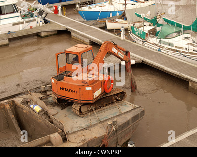 Schlick wird vom Watchet Hafen ausgebaggert. Somerset. UK Stockfoto