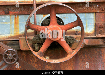 Antike Rad Hof Ausrüstung rot Rost. Fort Steele ein Erbe Stadt in British Columbia, Kanada. Stockfoto