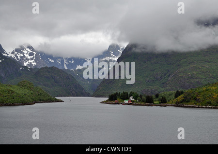 Küstenlandschaft von der MS Richard Hurtigruten Route nach Süden von Tromso nach Svolvaer, Norwegen gesehen Stockfoto