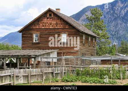 Alte Farmhaus und Garten. Fort Steele ein Erbe Stadt in British Columbia, Kanada. Historische Gebäude und Demonstrationen. Stockfoto