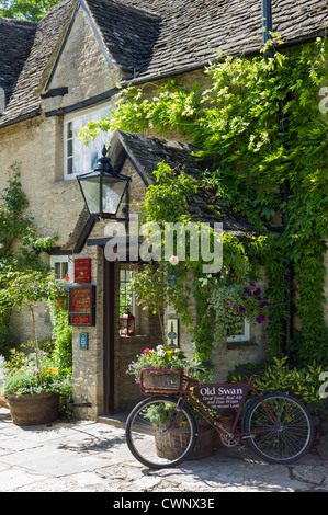 Old Swan Hotel und Gaststätte in Minster Lovell in den Cotswolds, Oxfordshire, Vereinigtes Königreich Stockfoto