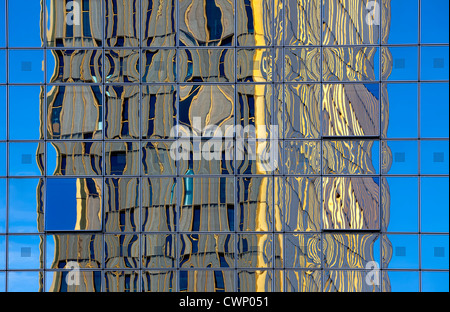 Europäischen Gerichtshofs, spiegelt sich in Glasverkleidung des Sofitel Hotels bauen, Kirchberg, Luxemburg, Europa Stockfoto