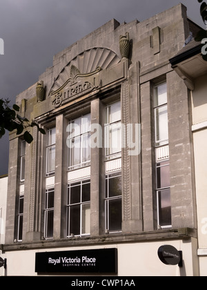 Montague Burton Schneider Bau, über Royal Victoria Place Eingang, Royal Tunbridge Wells, Kent, England, UK Stockfoto