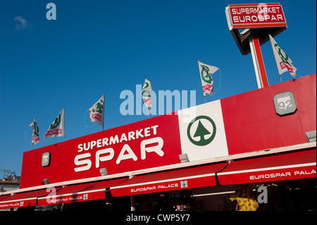 Ein Spar-Supermarkt in Alcudia, Mallorca, Spanien Stockfoto