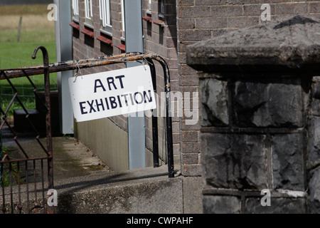 Kunst Ausstellung Zeichen bemerken in Llanberis, Wales, uk Stockfoto