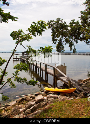 River Walk auf dem Indian River Lagune am Melbourne Beach Pier in Florida Stockfoto