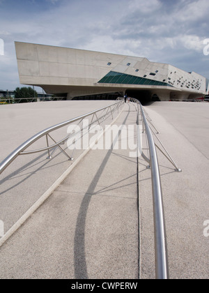 Phaeno Science Center in Wolfsburg Deutschland; Die Architektin Zaha Hadid Stockfoto