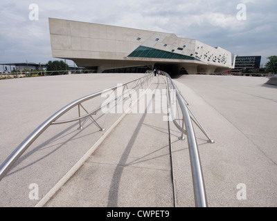 Phaeno Science Center in Wolfsburg Deutschland; Die Architektin Zaha Hadid Stockfoto