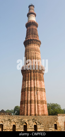 Qutb Minar, Mehrauli archäologischer Park, Delhi, Indien Stockfoto