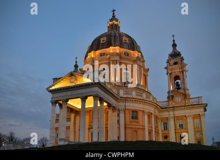 Basilica di Superga in Turin, Italien, in der Dämmerung. Stockfoto