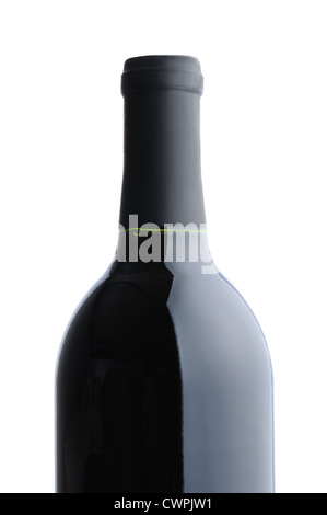 Nahaufnahme einer roten Wein Flasche ohne Etikett auf einem weißen Hintergrund. Stockfoto