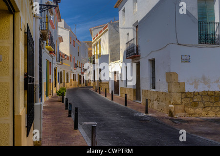 Einer ruhigen Straße in der Pueblo von La Nucia in der Region Alicante in Spanien Stockfoto