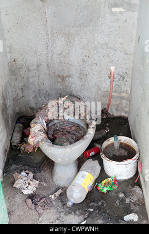 Gesperrten öffentlichen Toilette, Khayelitsha, Südafrika Stockfoto