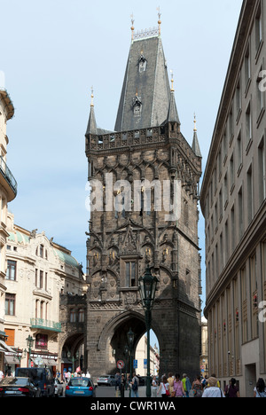 Prag - der Pulverturm, Prasna Brana - am Ende der Celetna Straße Stockfoto