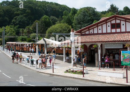 Le Petit Train De La Rhune eine Bergbahn in der baskischen Region an der französisch-spanischen Grenze Stockfoto