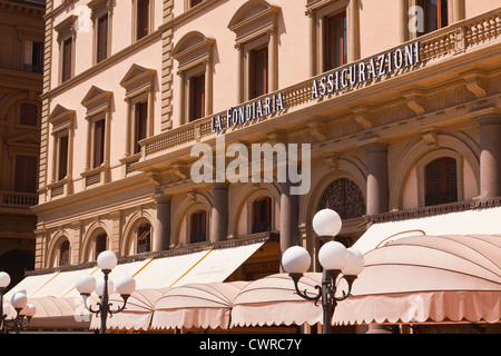 Typische Fassade in Piazza Della Repubblica, Florenz, Italien. Stockfoto