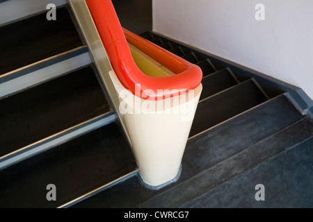 Detail der Treppe im Bauhaus Meisterhäuser von Walter Gropius auf Ebertallee in Dessau Deutschland Stockfoto