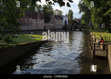 Blick Richtung Eingang zum Begijnhof aus Wijngaardplein, Brügge, Belgien Stockfoto