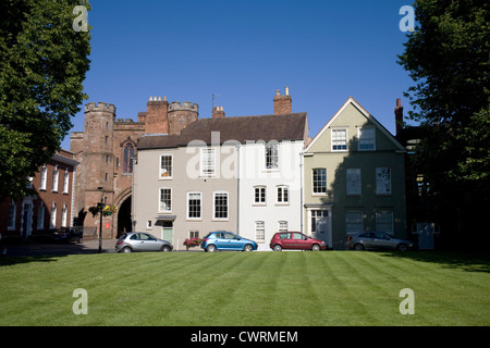 College Green, Worcester, mit Liegewiese und der Edgar-Turm Stockfoto