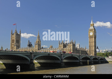 Die Houses of Parliament und Fluss Themse London England Stockfoto