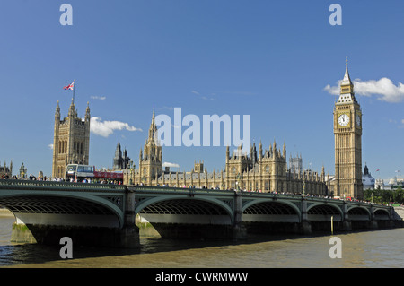 Houses of Parliament und Fluss Themse London England Stockfoto