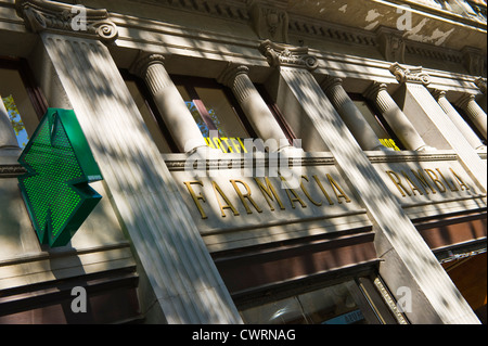 Barcelona Ramblas. Außenseite der Farmacia Rambla Apotheke auf den Ramblas in Barcelona, Katalonien, Spanien, ES Stockfoto