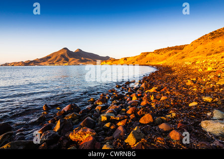 Über Los Frailes stinct Vulkane Dawn, Isleta del Moro, Naturpark Cabo de Gata, Almeria, Andalusien, Spanien Stockfoto