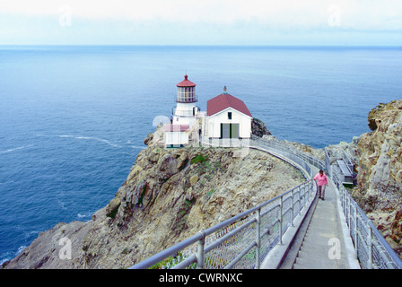 Point Reyes National Seashore, Kalifornien, USA - auf der Suche und zu Fuß nach oben / unten 300 Stufen / Treppen zum Punkt Reyes Leuchtturm Stockfoto