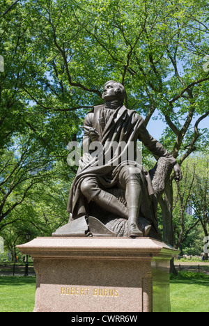 Statue des schottischen Dichters Robert Burns im Central Park in New York City Stockfoto