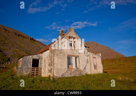 Altes Haus in der Landschaft Islands Westfjorde-Raum, Europa Stockfoto