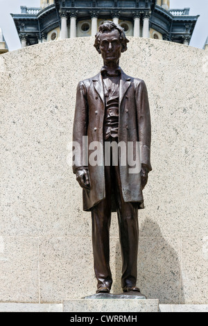 Statue von Abraham Lincoln vor dem Illinois State Capitol Gebäude, Springfield, Illinois, USA Stockfoto