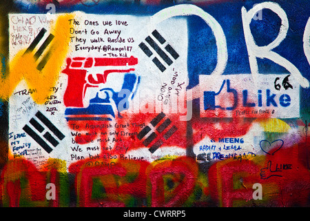 Graffiti an der John-Lennon-Mauer in Prag, Praha, Tschechische Republik, Česká Republika, Europa Stockfoto