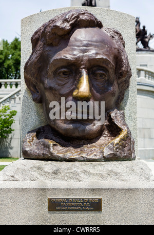 Skulptur von Gutzon Borglum vor dem Grab von Präsident Abraham Lincoln, Oak Ridge Cemetery, Springfield, Illinois, USA Stockfoto